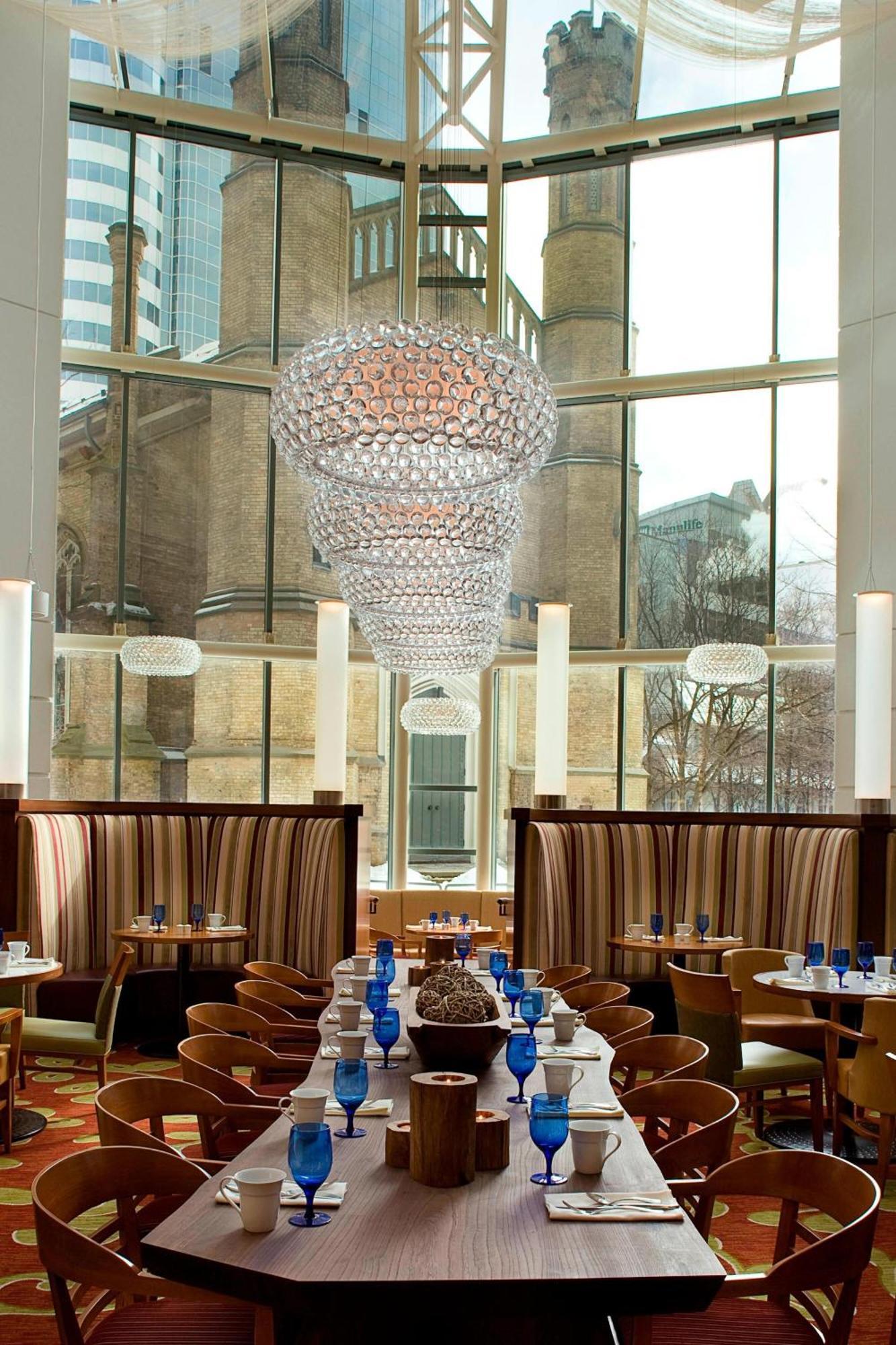 Marriott Downtown At Cf Eaton Centre Hotel 4*